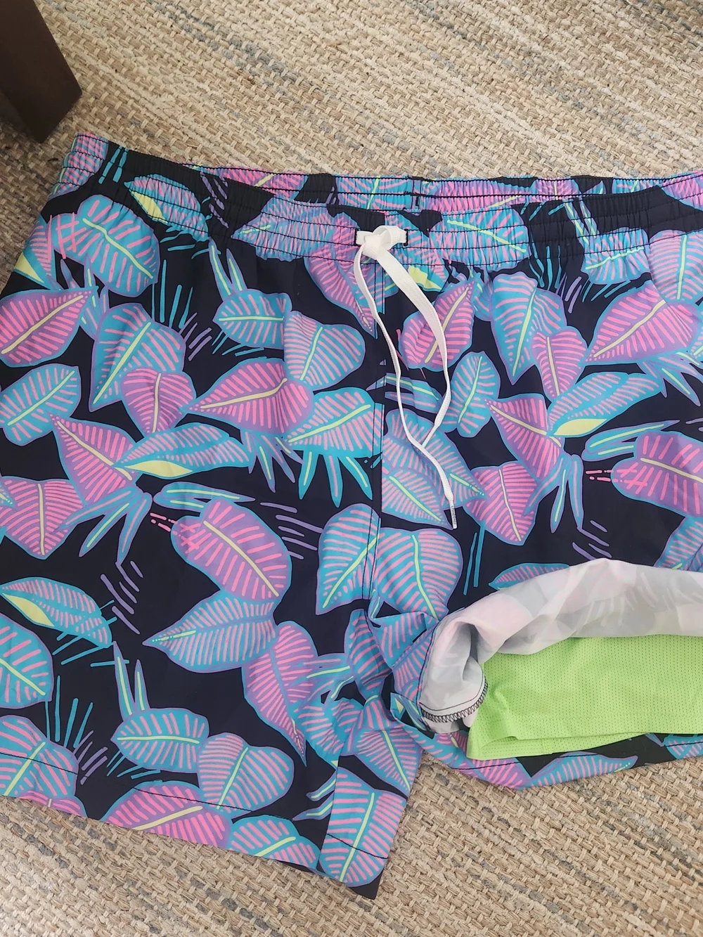 Chubbies The Fluorescent Funk Swim Trunks XXL Mens 5.5 Inseam